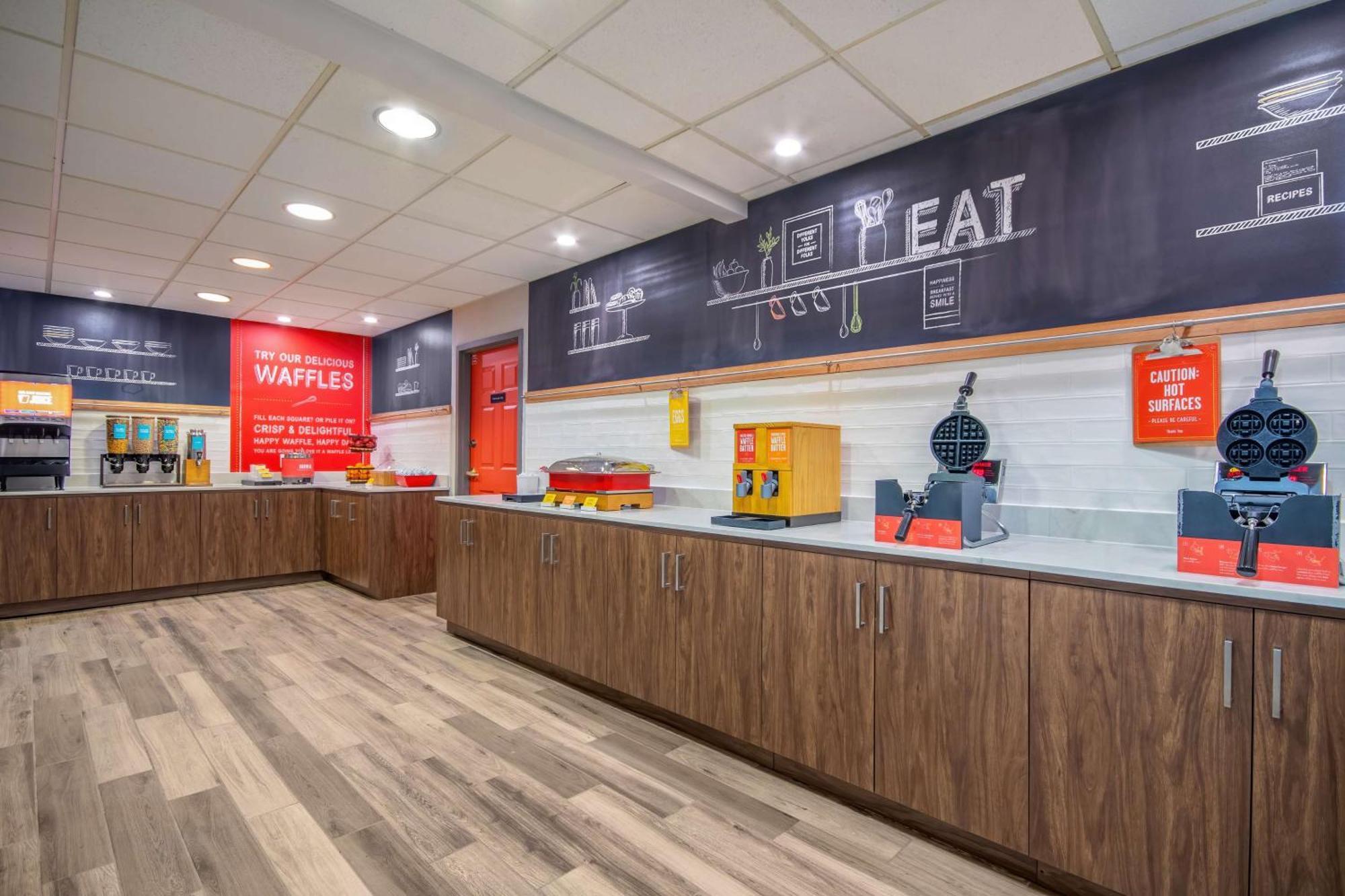 东奥罗拉汉普顿酒店 East Aurora 外观 照片